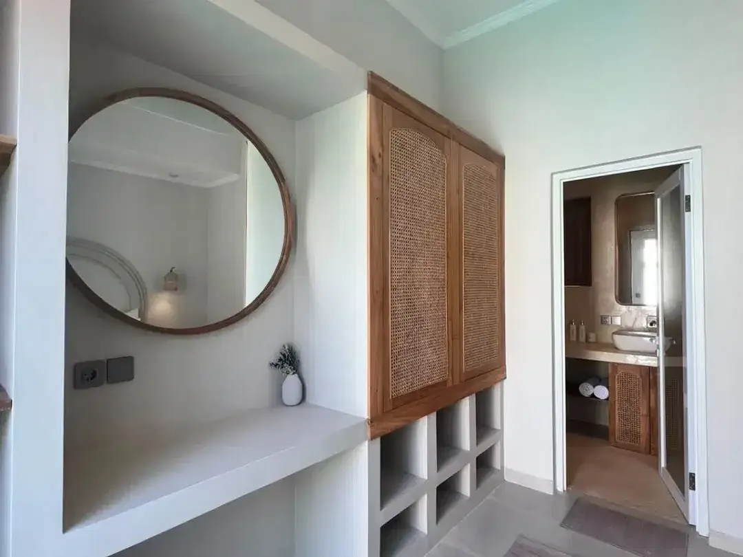 Disewakan - Villa Baru Bergaya Modern di Kawasan Sanur, Furnished, Dekat dengan Pantai Sanur - Image 9 of 10