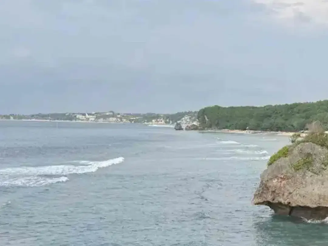 Tanah Los Tebing Padang-Padang Beach - Image 5 of 10