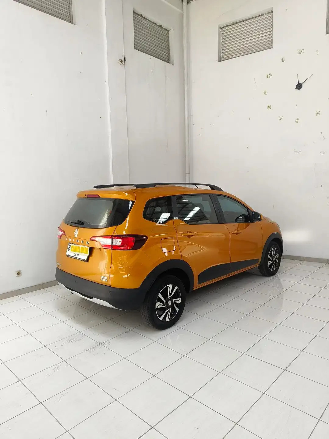 Renault Triber 1.0RXZ A/T 2020 - Image 6 of 10
