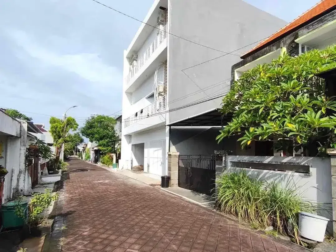 Rumah Modern Minimalis di Lingkungan Perumahan yg tenang namun sangat strategis - Image 3 of 10