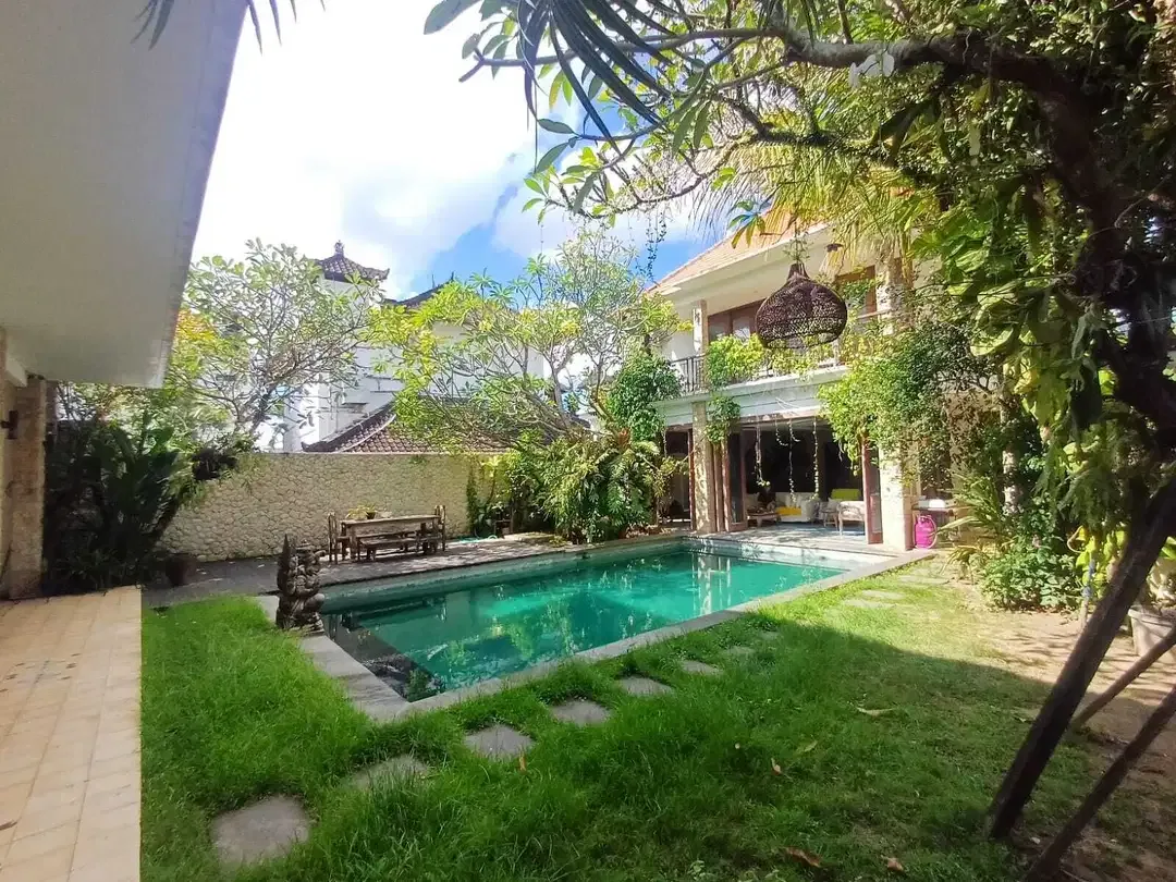 Villa Mewah Gaya Kolonial 5 Kamar di Umalas Bali - Image 5 of 10