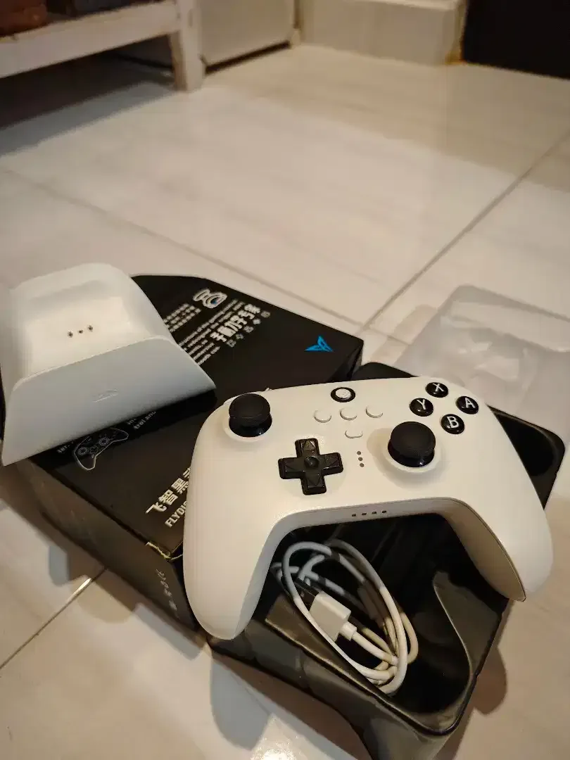 8bitdo Ultimate controller gemepad 2.4G+Bluetooth - Image 2 of 10