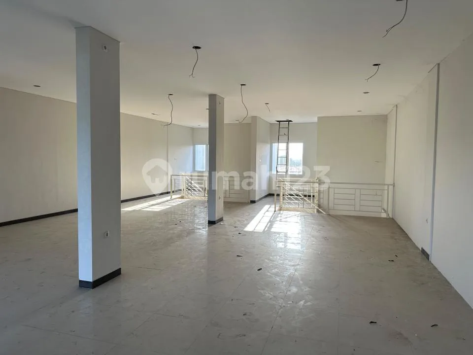 HOT LOCATION! Ruko Modern di Jimbaran Bawah - 3 Lantai - LT 120 m² - Image 2 of 4