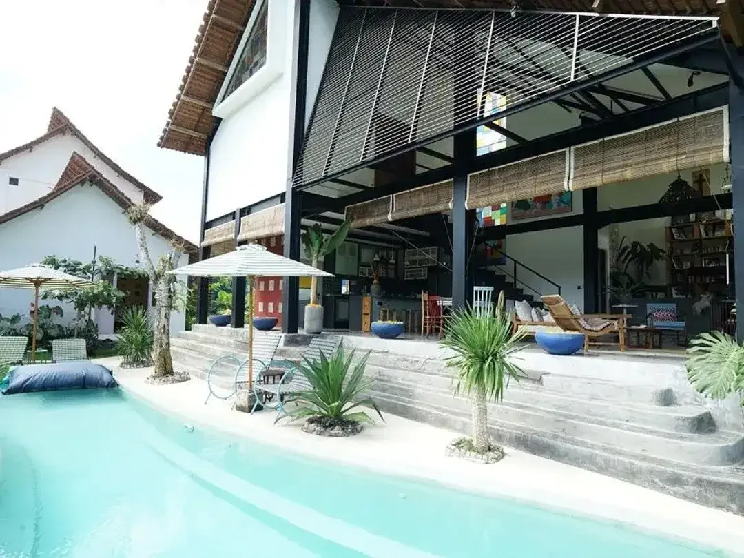 LUXURY ARCHITECHTURE ARTISTIC COMBAINE FRANCE STYLE LOCATION AT UNGASAN JIMBARAN BALI - Image 4 of 10