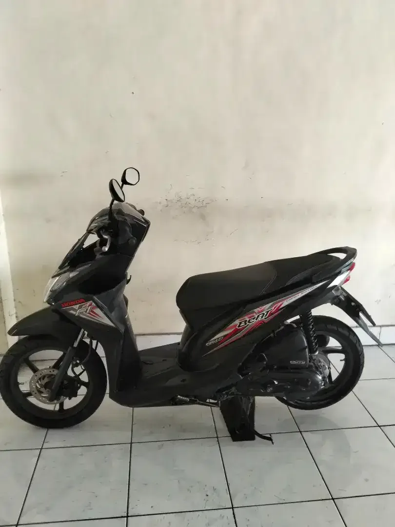 HONDA BEAT FI TAHUN 2015 PAJAK HIDUP SURAT LENGKAP - Image 2 of 5