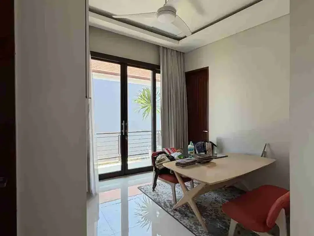 Rumah 2 Lantai di Renon Fully Furnished Parkir Luas - Image 6 of 10