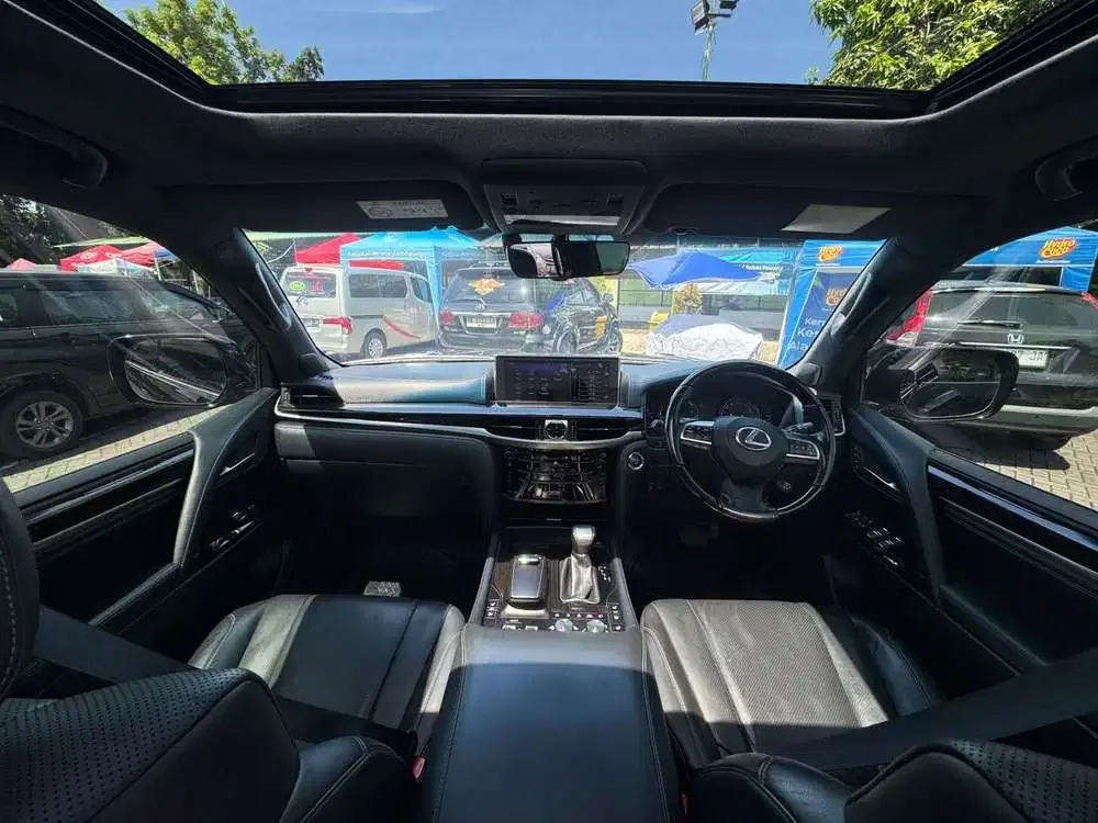Lexus LX570 2018 Bensin - Image 5 of 9