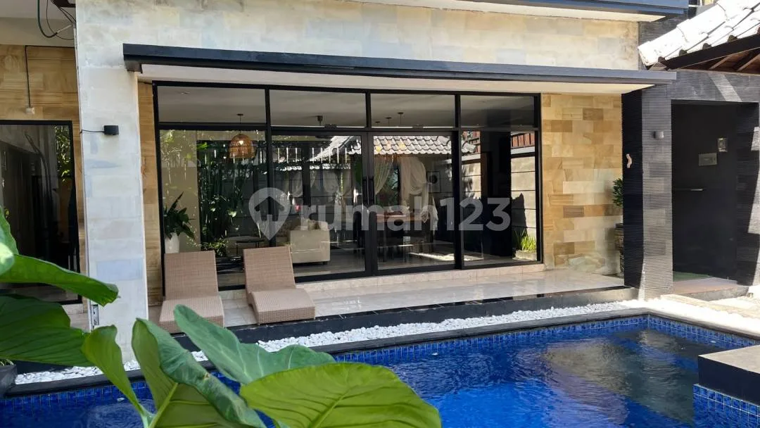 Vila Furnished 1 Lantai Dekat Pantai Seminyak Bali - Image 1 of 4