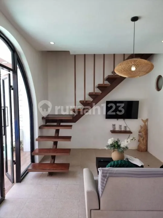 Dijual / Disewakan - Romantic Villa di Tibubeneng, Canggu - Image 2 of 4