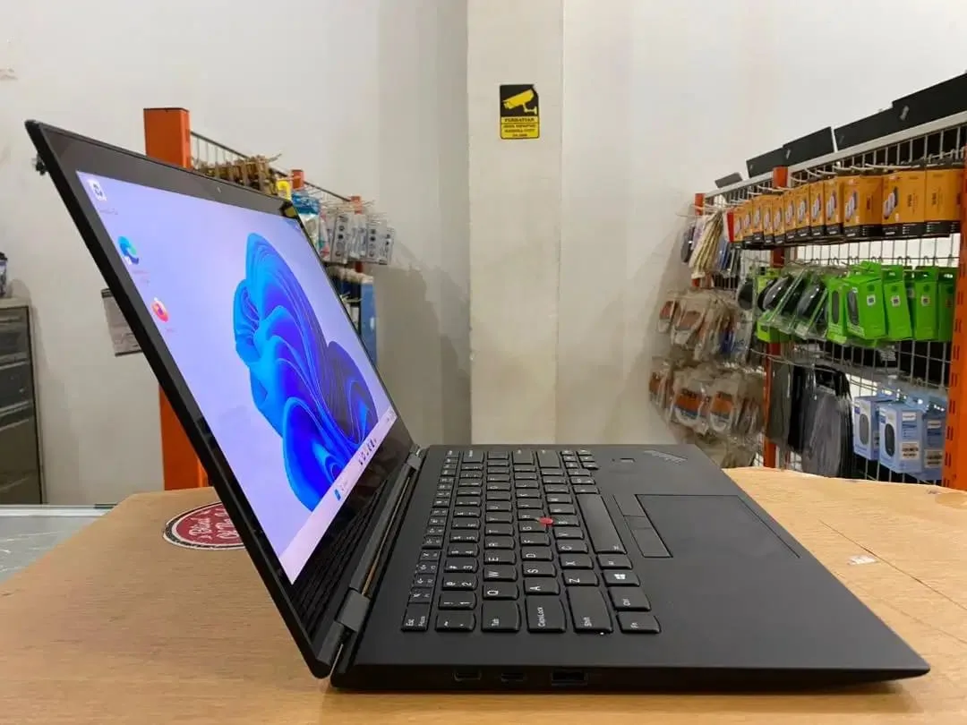 Lenovo ThinkPad X1 Yoga G3 Core i7Gen8 Ram 16GB SSD 256GB Touch Slim - Image 7 of 10