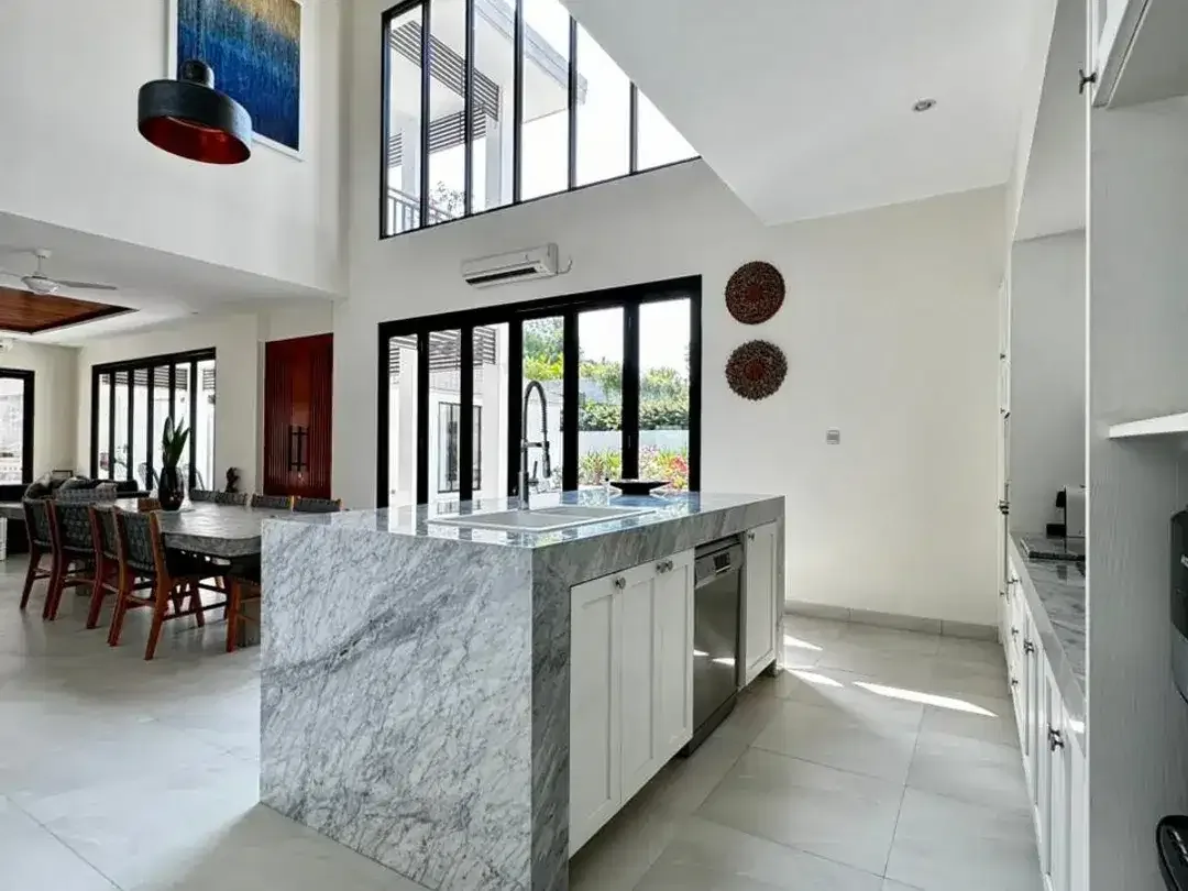 6 Bedroom Villa for sale in Kerobokan, Bali - Image 7 of 10