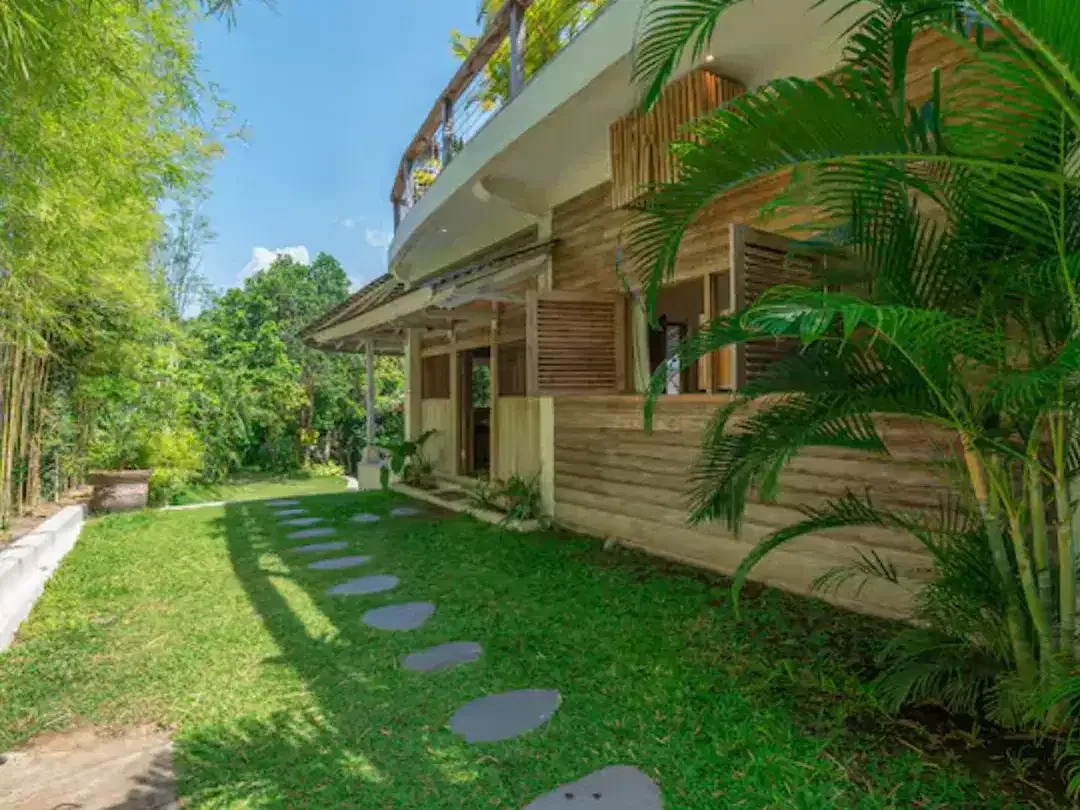 Leasehold - Spacious 6-Bedroom Villa in Batu Bolong, Canggu - Image 3 of 10