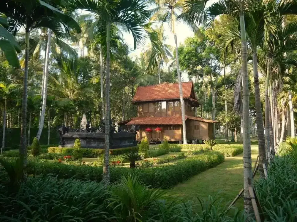 LUXURIOUS BEACH FRONT WOODEN VILLA - Image 3 of 10