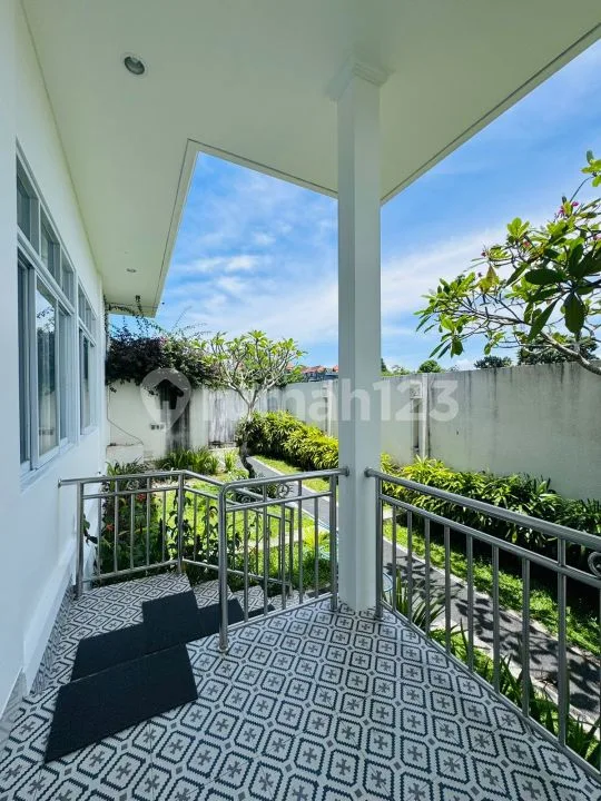Disewakan Rumah dengan Kolam Renang Area Denpasar Utara - Image 3 of 4