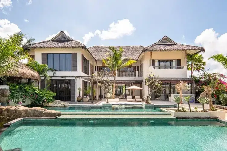 Luxurious 6 Bedroom Villa With Breathtaking Ocean View In Seseh - Image 1 of 10