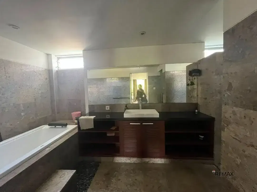 Elegant 3Br Villa For Rent In Jimbaran With Spacious Private Terraces - Image 10 of 10