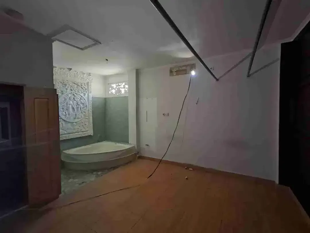 DI JUAL CEPAT TANAH BANGUNAN 2LANTAI DI JL. DANAU TEMPE, SIDAKARYA - DENPASAR SELATAN

SPESIFIKASI :

LT : 458m²

LB : 465m²

Pos Satpam 9m²

Lobby 

7 Kamar Bawah

11Kamar Atas

1 Office

Jalan - Image 7 of 10