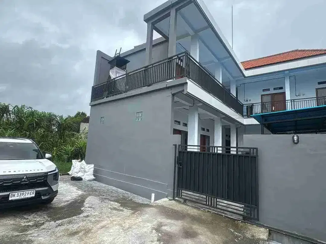 RUMAH KOST DALUNG KAJA PERBATADAN BUDUK UNTUK DIJUAL BANGUNAN BARU LANTAI II INVESTASI BISNIS BULANAN YG MENGUNTUNGKAN DENGAN KONDISI FULL PENYEWA - Image 1 of 8