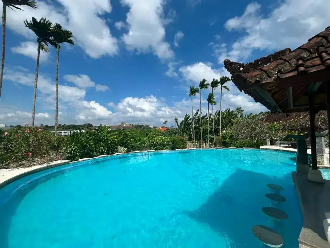FOR SALE HOTEL BINTANG 3 KAWASAN PREMIUM DI BATUBELIG SEMINYAK - Image 8 of 10