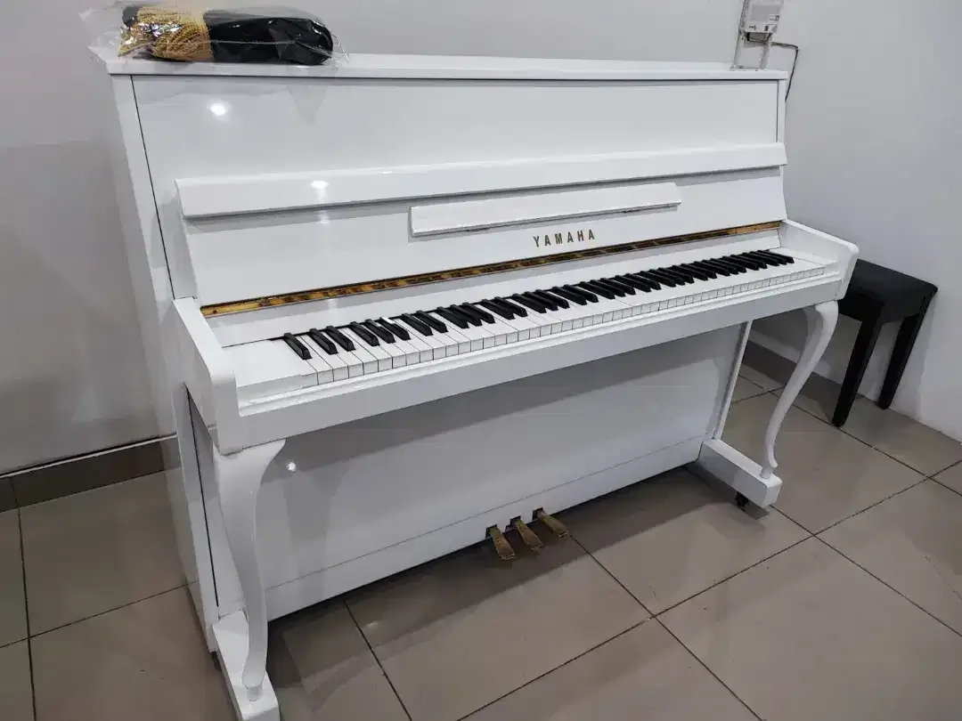 Piano yamaha putih - Image 1 of 1