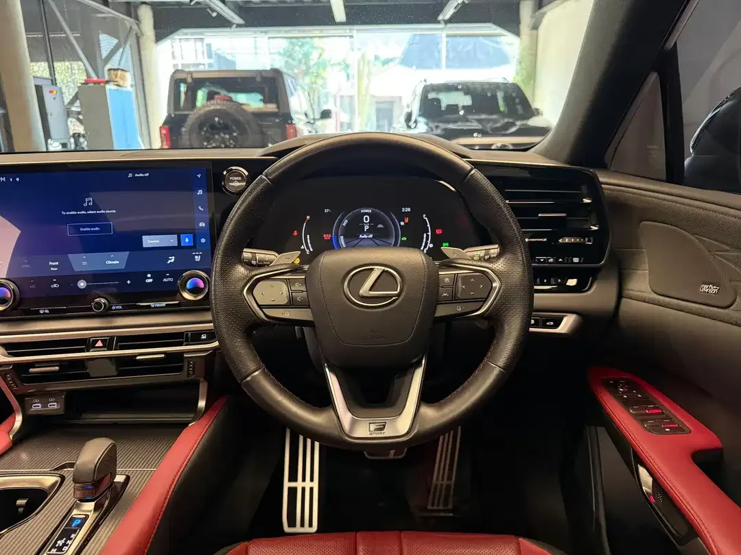 Lexus RX-500H F-Sport 2023 - Image 5 of 10