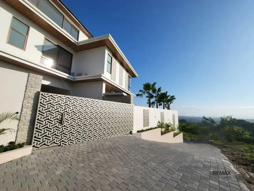 Villa Mewah Ikonik Dijual di Jimbaran, Badung Area - Image 2 of 6