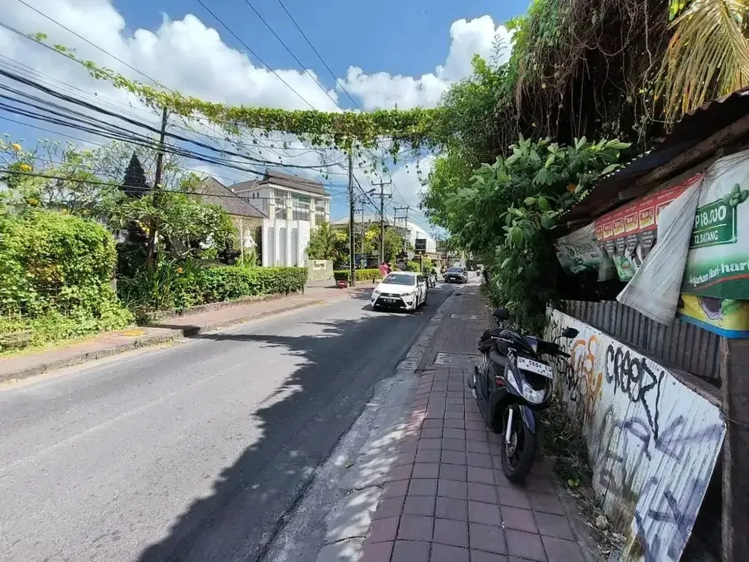 Dijual Tanah Lokasi Strategis di Jalan Utama Seminyak Cocok Untuk Bisnis - Image 2 of 5