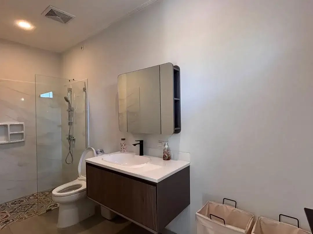THREE-BEDROOMS VILLA FOR YEARLY RENT SANUR. BEACHSIDE - Image 9 of 10