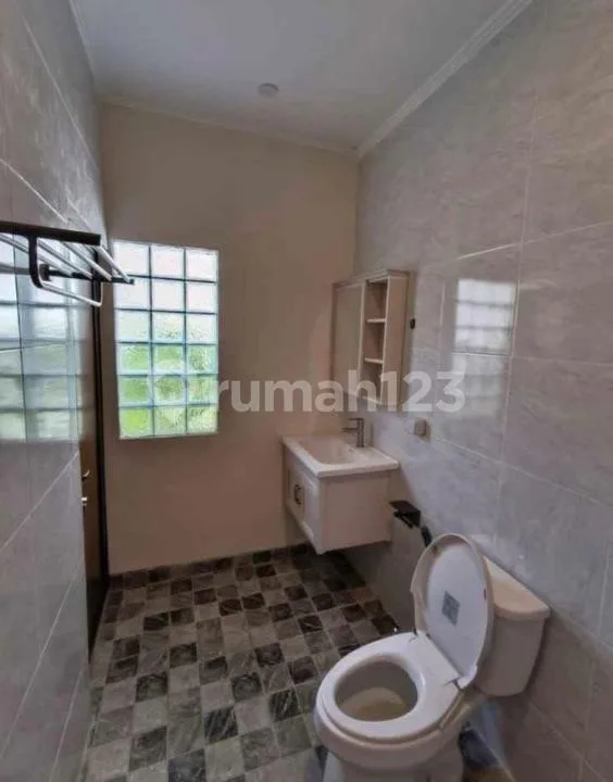 K891 Sewa Rumah Jalan Gatsu Denpasar Bali Dekat Ayani Ubung Cokroaminoto Daung Kerobokan - Image 3 of 4