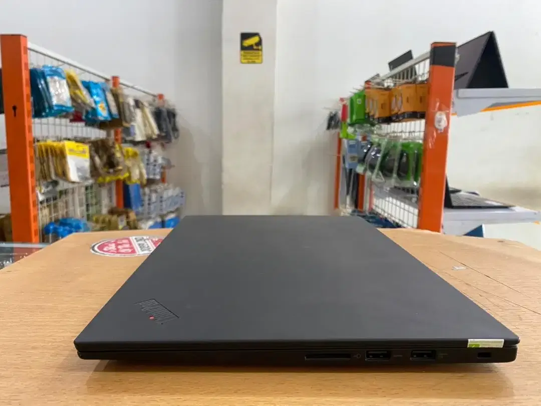 Lenovo ThinkPad P1 Core i7Gen10 Ram 16GB SSD 512GB Nvidia 4GB Touchsc - Image 6 of 10