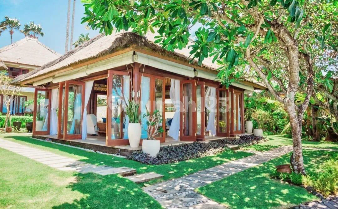 Ocean Front Balinese Style Villacemagi Beach, Mengening - Bali - Image 3 of 4