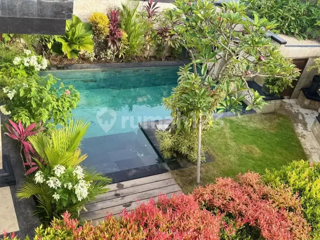 Villa Premium dengan Kolam Renang & Pemandangan Laut di Ungasan - Image 1 of 10