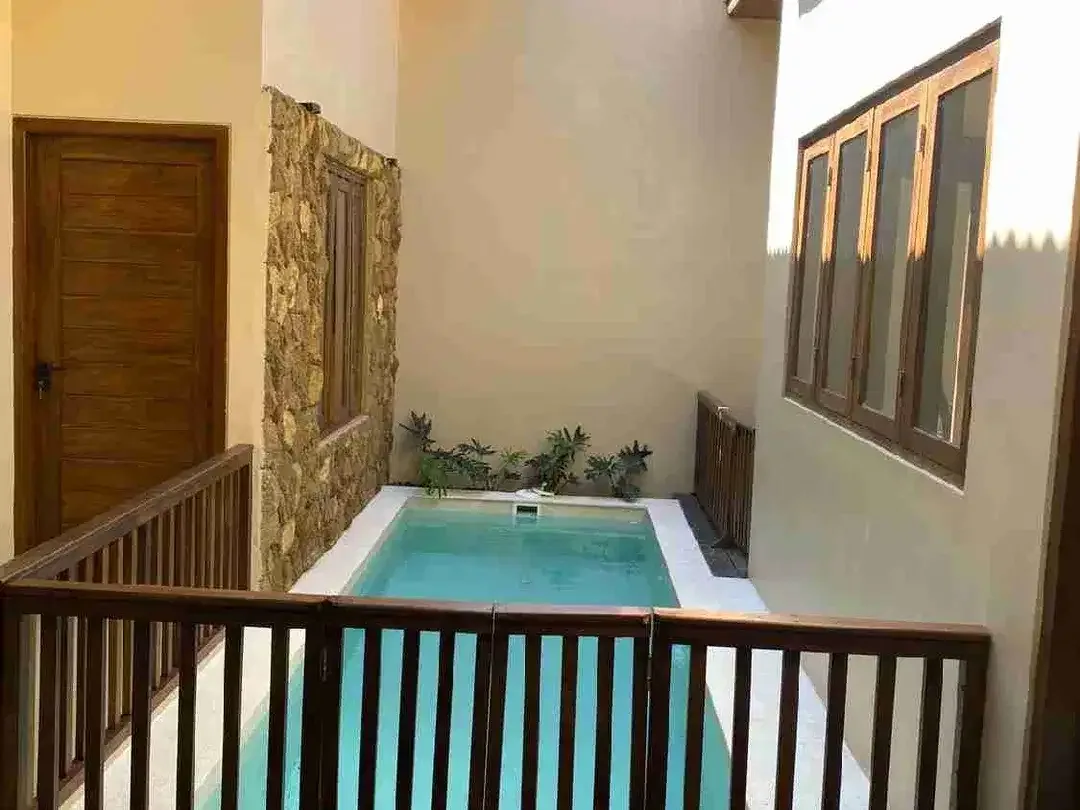 DISEWAKAN VILLA BARU MODERN DI RENON. SEWA MINIMAL 2 TAHUN. - Image 2 of 10