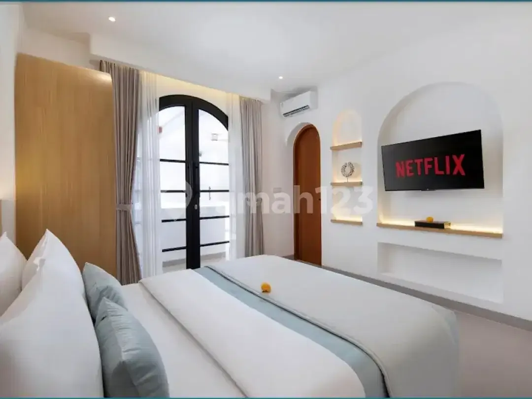 Luxury Mediteranian Villa For Sale In Canggu Only 5 Menit To Brawa Beach - Image 7 of 10
