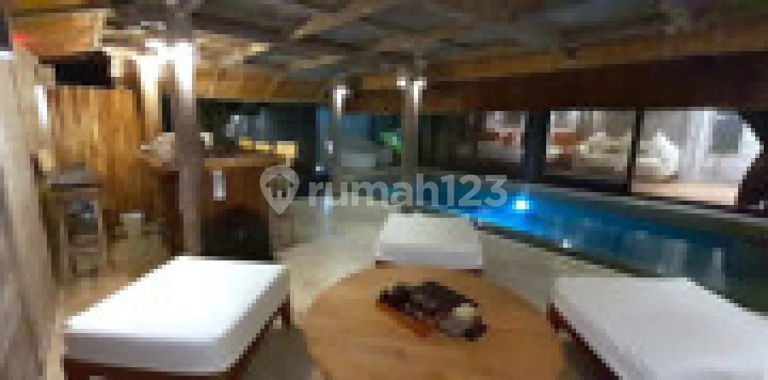Disewakan Villa Grand Blue 4 Kamar Tidur Mewah dengan 2 Kolam Renang di Seminyak, Kuta, Bali. - Image 1 of 4
