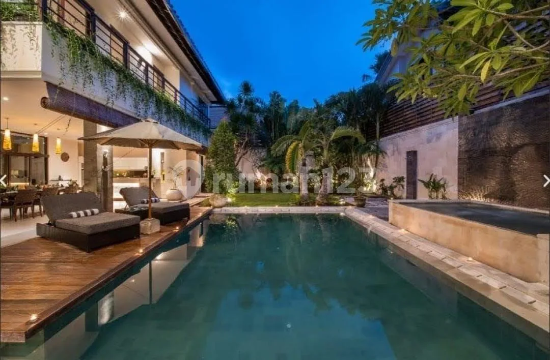 Villa Private 2Lt Luas Full Furnished Pool Strategis di Seminyak - Image 3 of 4