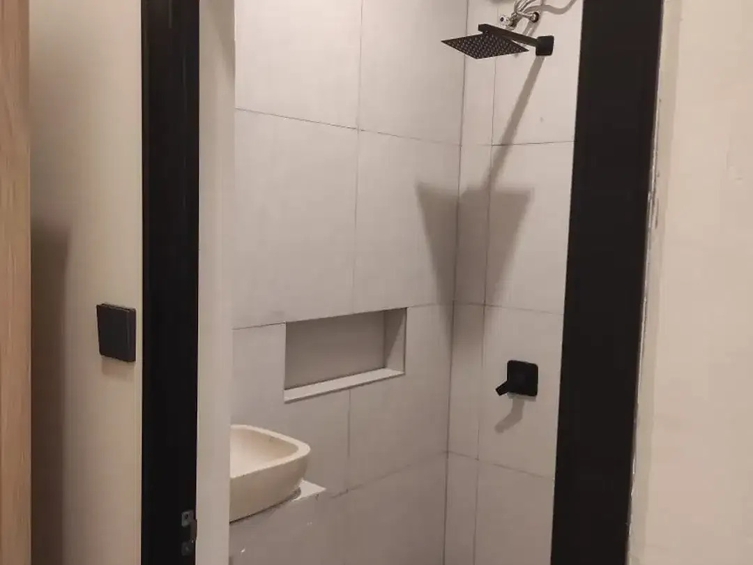 Kost Eksklusif 3 Lantai di Teuku Umar Lokasi Sangat Strategis - Image 9 of 10