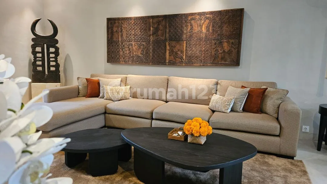 Rumah Tropis Modern di Kawasan Premium Renon, Denpasar, Furnished, Dekat dengan Kawasan Sanur - Image 3 of 4
