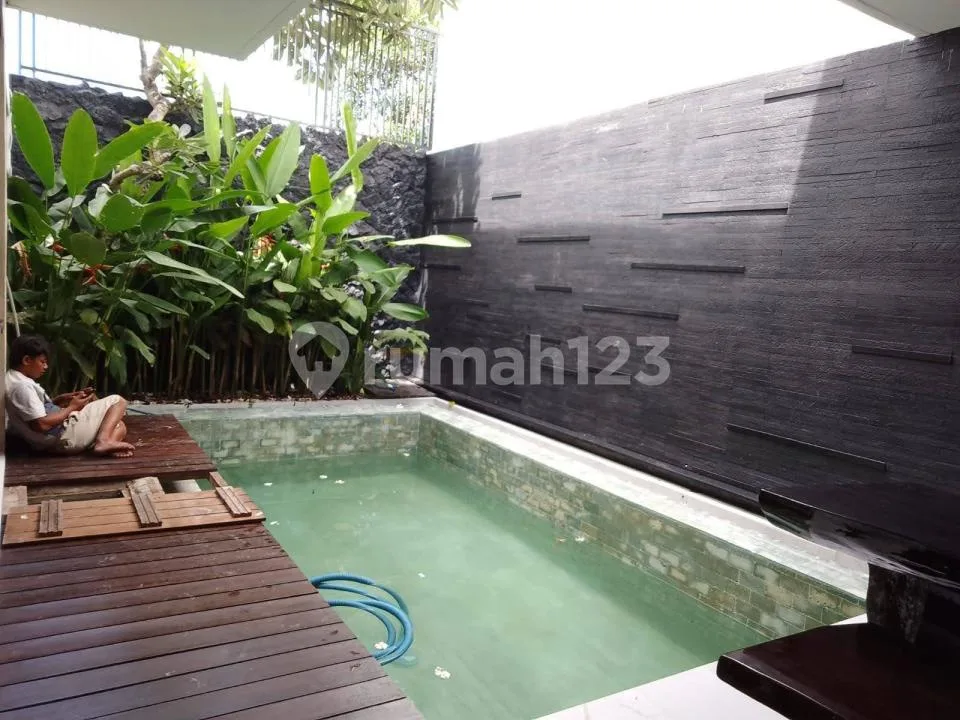 Villa 2 Lantai Furnished Pool Parkiran Lingkungan Elit di Umalas - Image 3 of 4