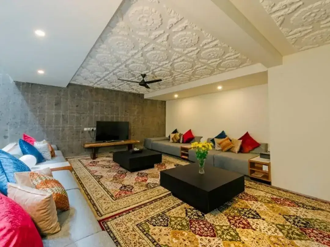 FREEHOLD THREE-LEVEL FOUR BEDROOM VILLA IN BERAWA - Image 7 of 10