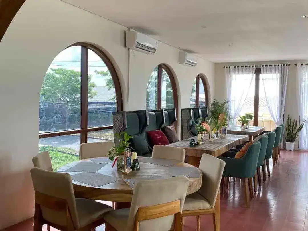 Di sewakan modern cafe tempat yg nyaman dan lokasi yg strategis di Kerobokan - Image 1 of 7