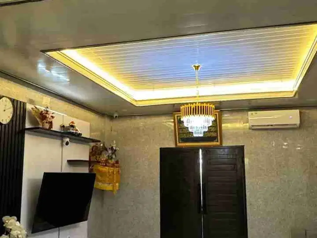 Salon Fully Furnished SHM SLF 3 Lantai ada living space lengkap strategis bebas banjir - Image 2 of 10