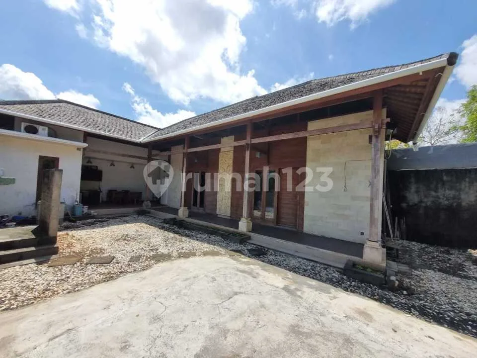 Disewakan Rumah 3 Kamar Semi Furnished - Taman Giri, Jimbaran - Image 2 of 4