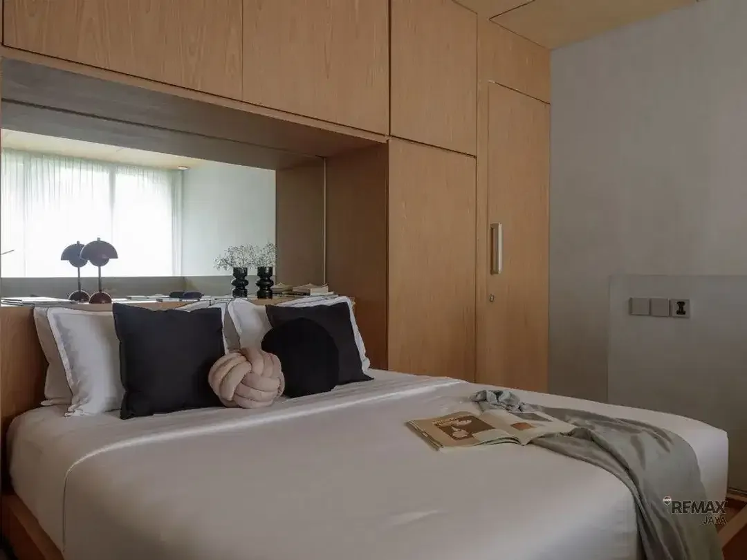 Modern 2 Bedroom Townhouse Leasehold 23 Years In Berawa, Canggu - Image 9 of 10