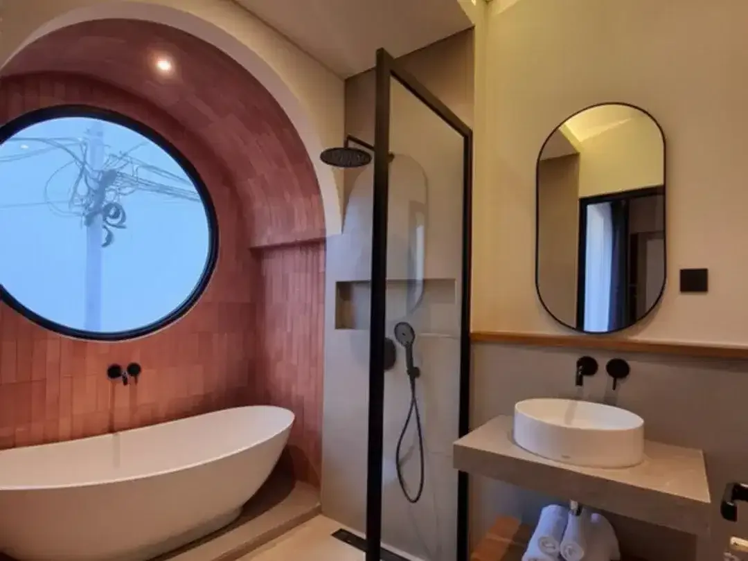 Modern Mediterranean Tropical Villa In Canggu Sempol Pererenan - Image 8 of 10