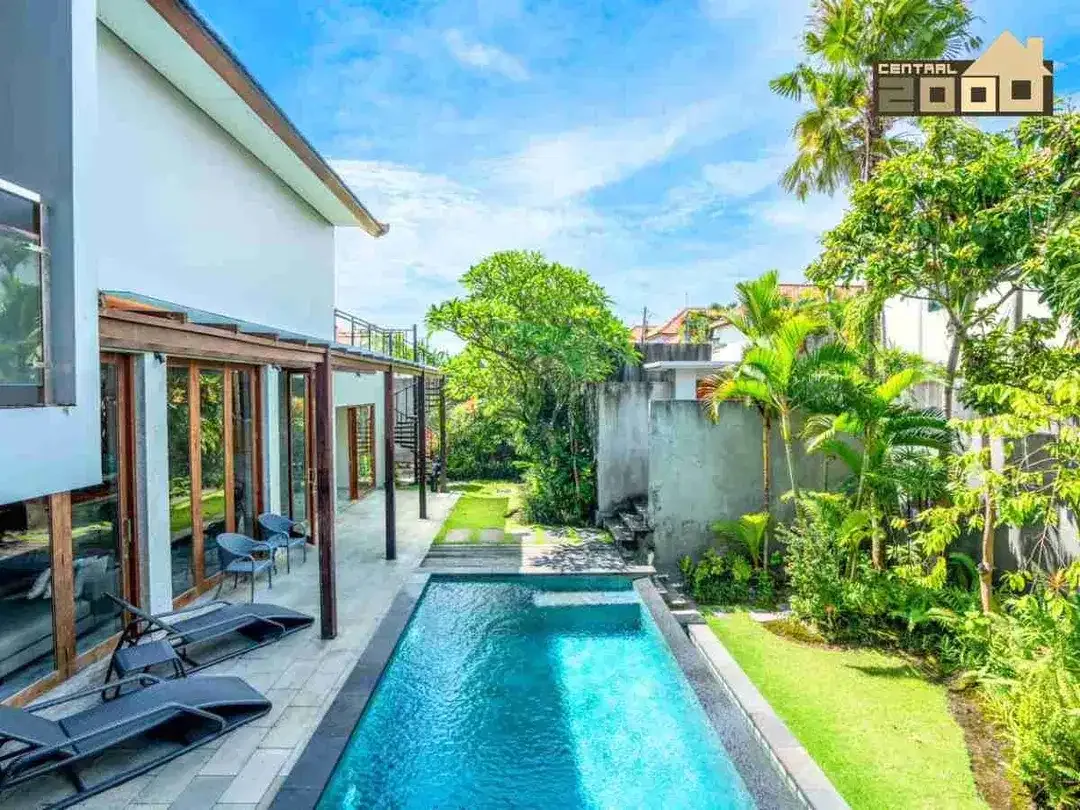 Luxury Industrial-Style Villa in Tegal Cupek, Umalas - Image 10 of 10