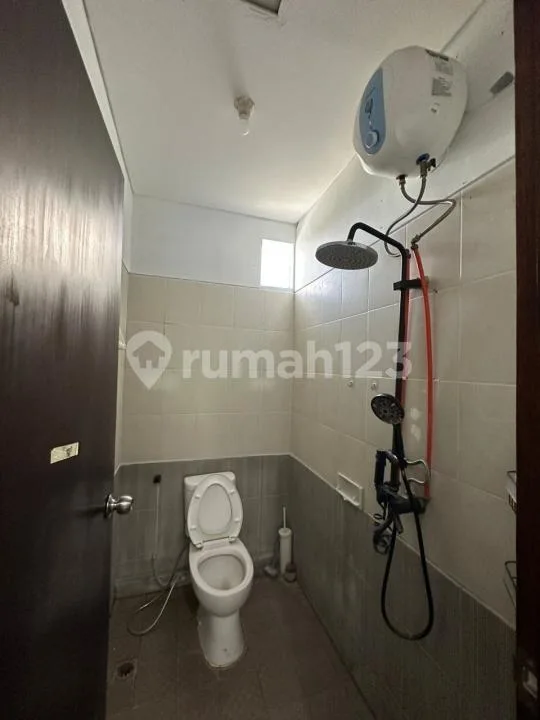 Disewakan Rumah Asri & Luas 4 KT di Jl. Merdeka Renon - Garasi 2 Mobil, Jalan Lebar 6M! - Image 3 of 4