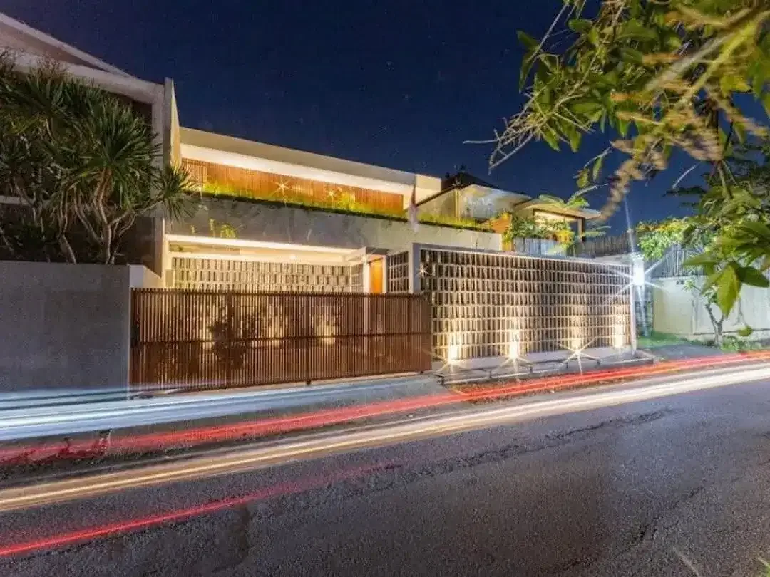 Vila Mewah Modern di Bidadari Seminyak Siap Huni Lokasi Premium - Image 1 of 10