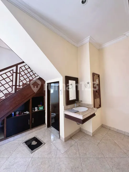 Rumah 2 Lantai Denpasar Selatan 4Kamar Tidur - Image 2 of 4