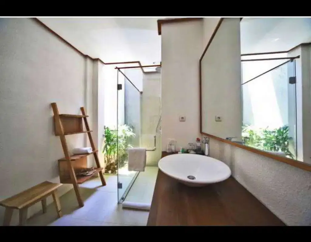 Dijual Butik Hotel Seminyak Bali - Image 4 of 10